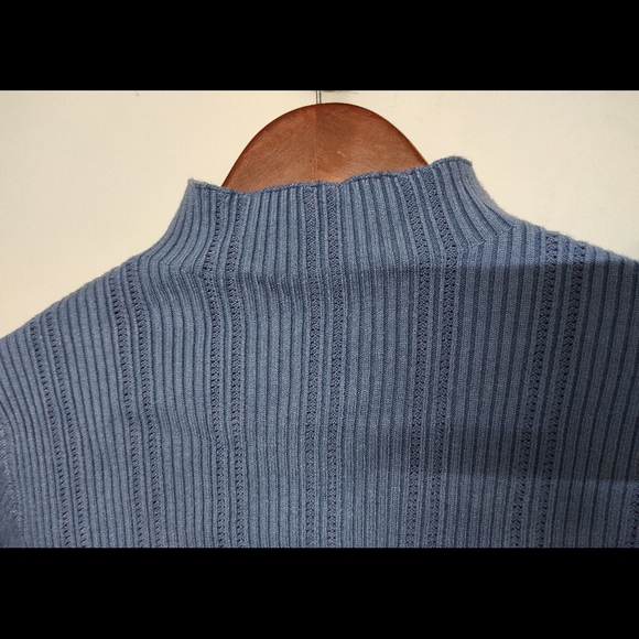 Blue Mock Neck Top (INTERNATIONAL) 💙 - Picture 3 of 8